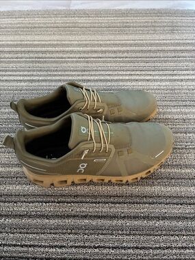 On Running On Cloud 6 Waterproof in Olive/Safari